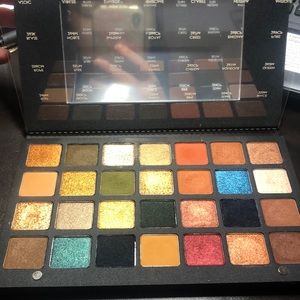 Natasha Denona Metropolis Palette - 28 color eye shadow palette
